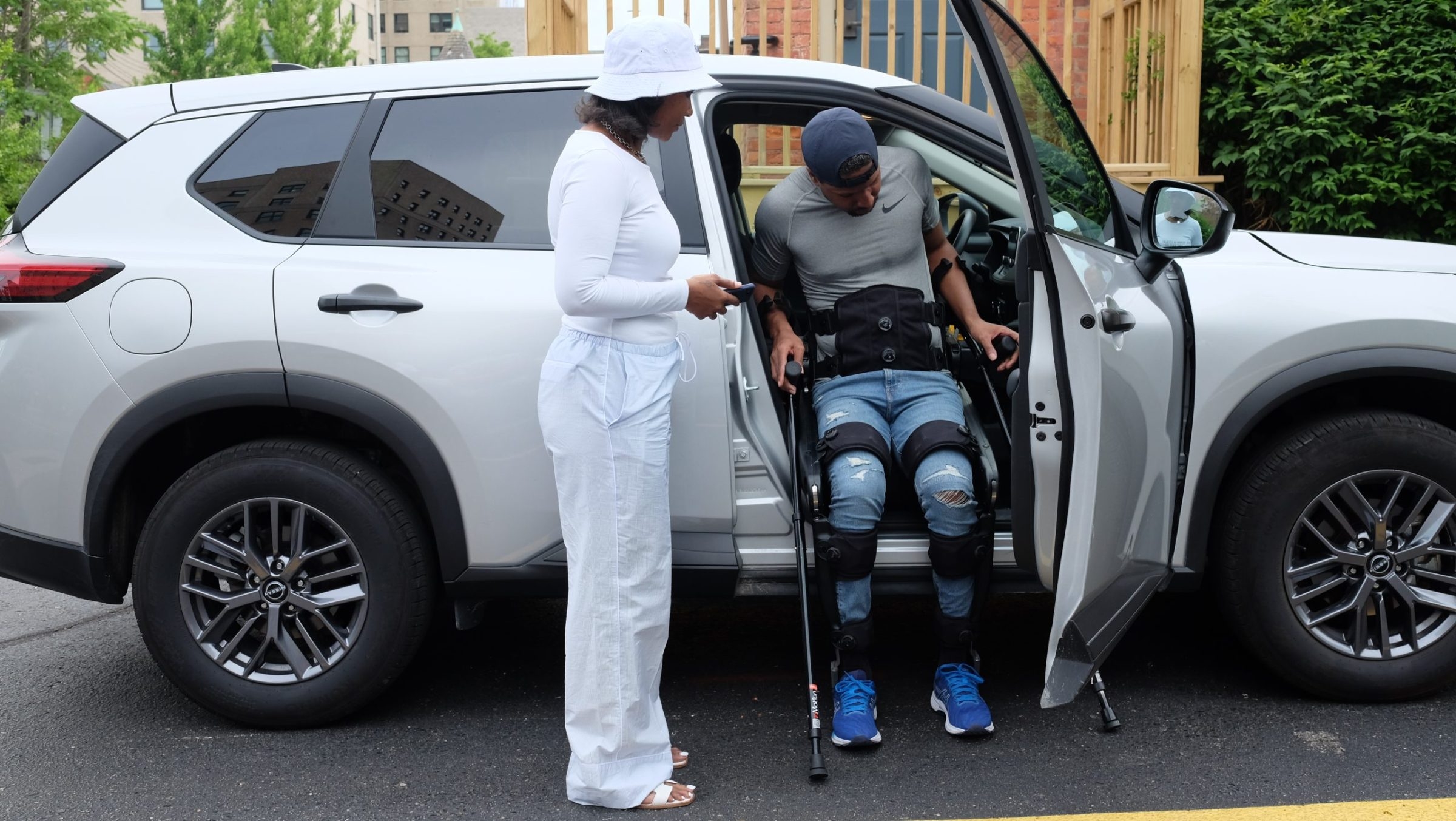 Ekso Indego Personal - User getting out of the car